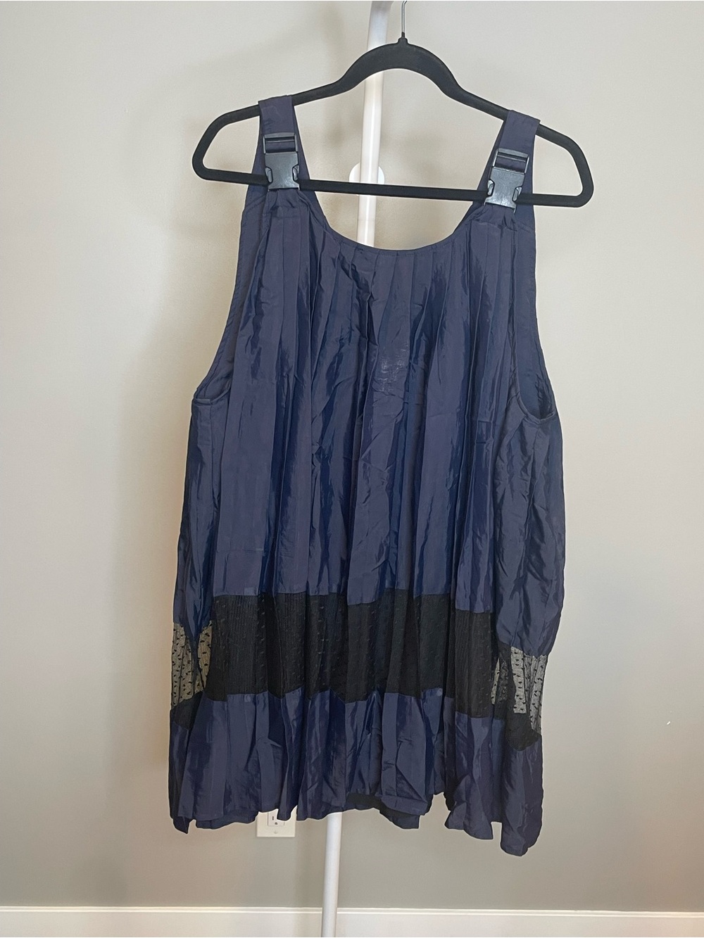 Ghospell Navy Sleeveless Scoop Neck Women's Dress w Black Lace Inset - Large